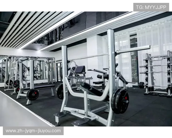 高拉力训练器的正确使用方法与肩部肌肉锻炼